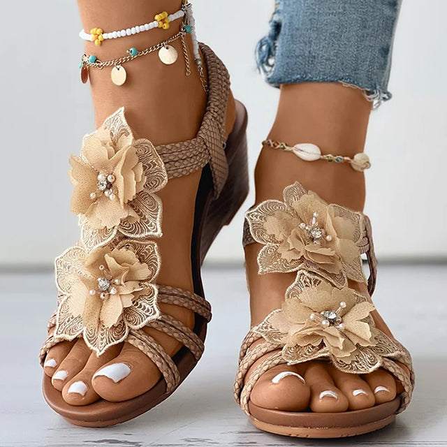 GS Wedge | Leuke sandalen met sleehak en bloem detail voor dames